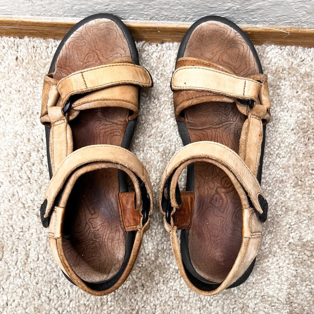 Teva   Pretty Rugged 2 Leather  Scandals Women’s  Size 9